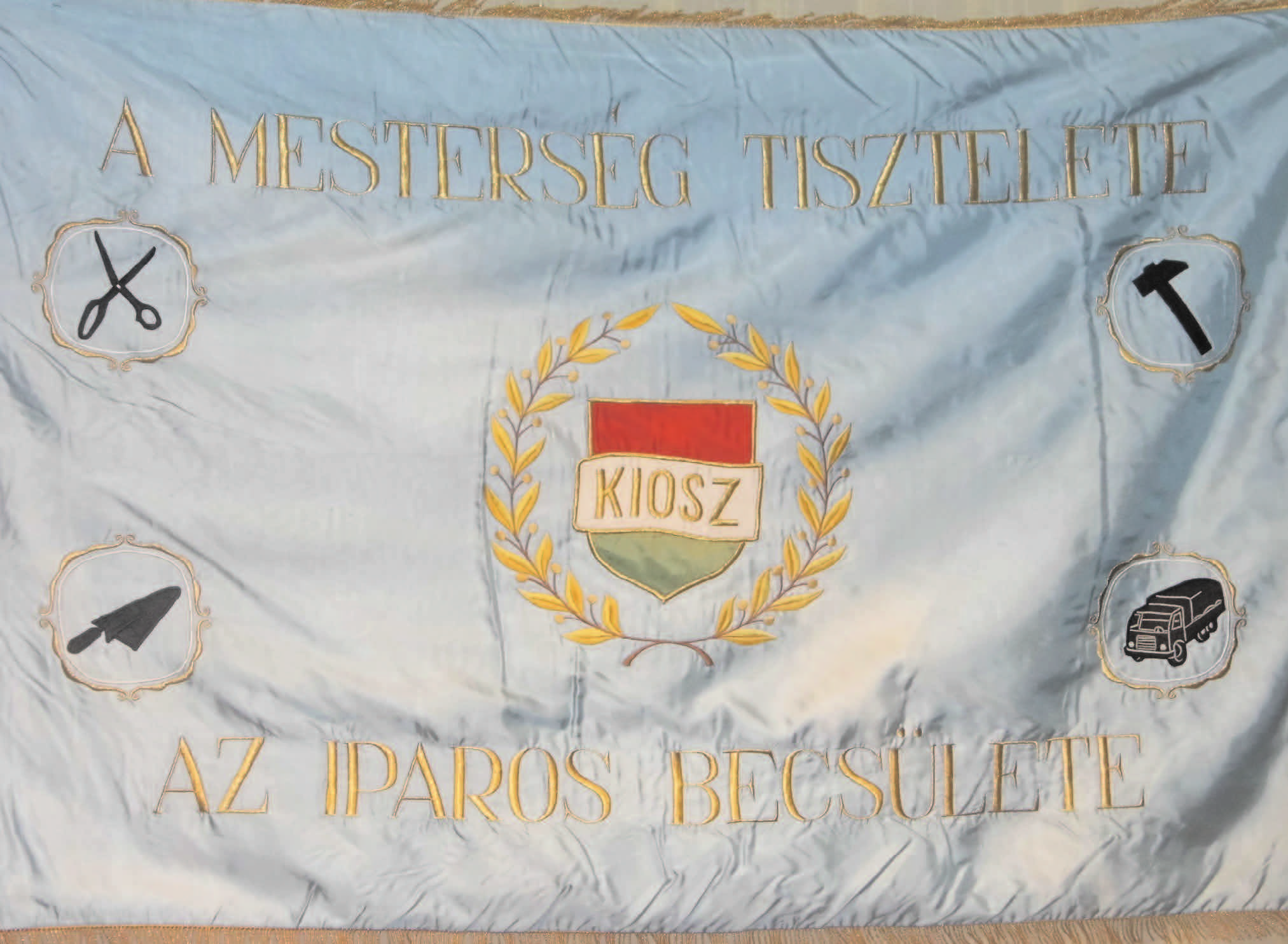 45 KIOSZ zaszlo 1.bmp